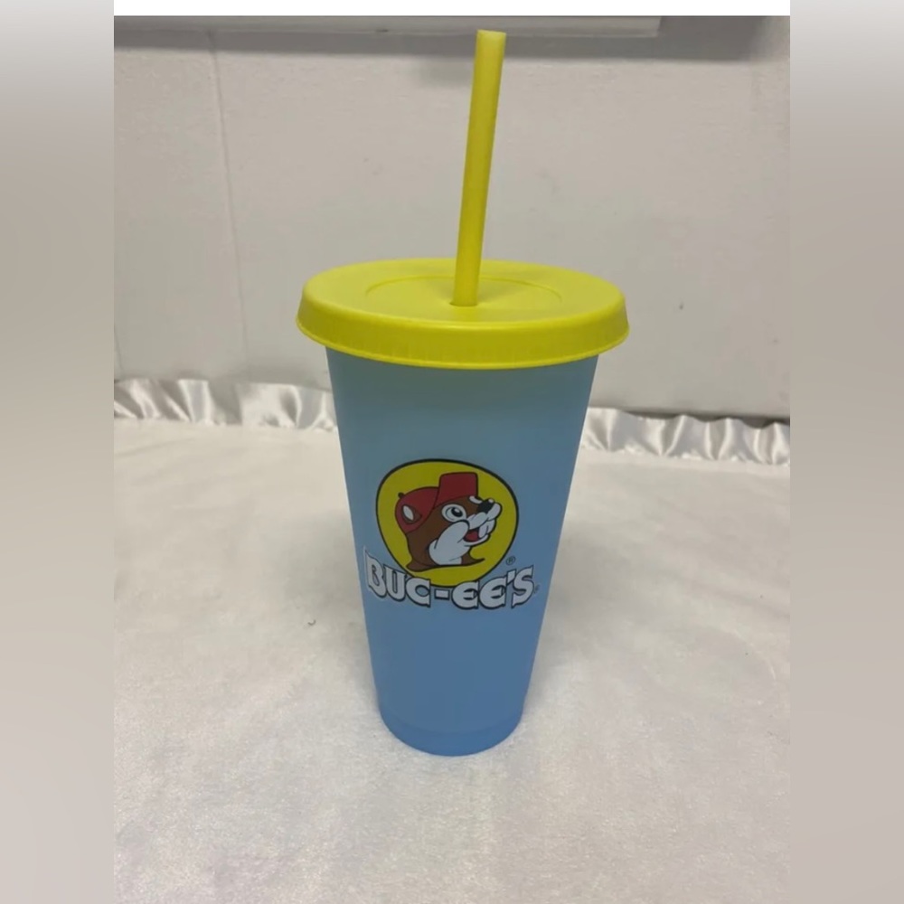Buc-cee’s Bucees Buccees 1 Cup Color changing cup With Lid And Straw 30oz Blue